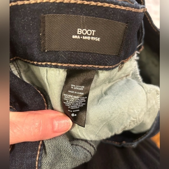 Express Mia Mid-Rise Boot Cut Jeans with frayed hem. Size 6R - Picture 9 of 11
